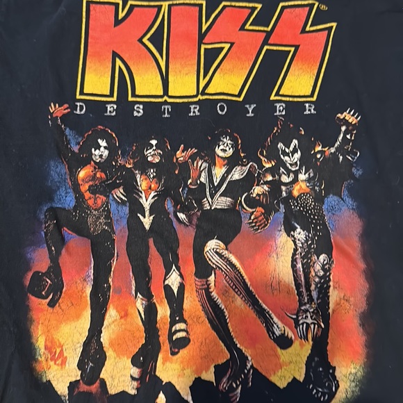Kiss Teeshrt EUC - Picture 3 of 3